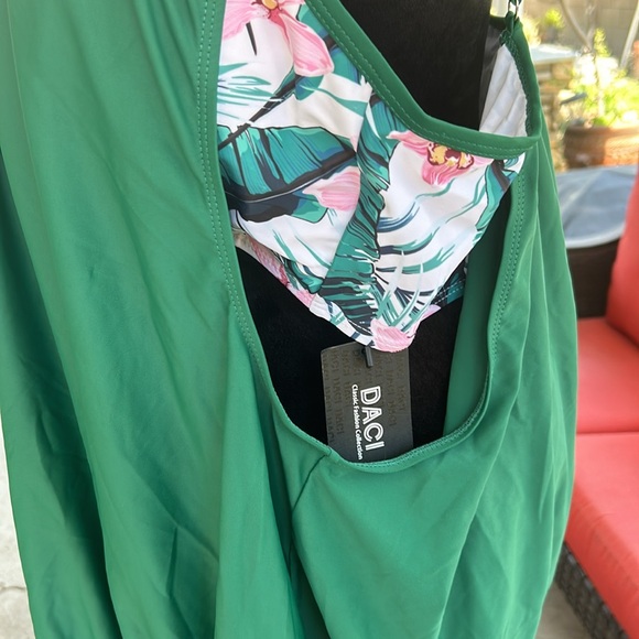 New Daci woman’s bathing  suit top - Picture 4 of 11